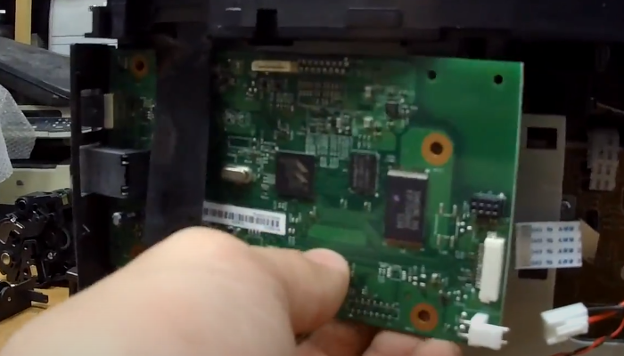 Фото 34. Подготовили новый крепеж для разъема