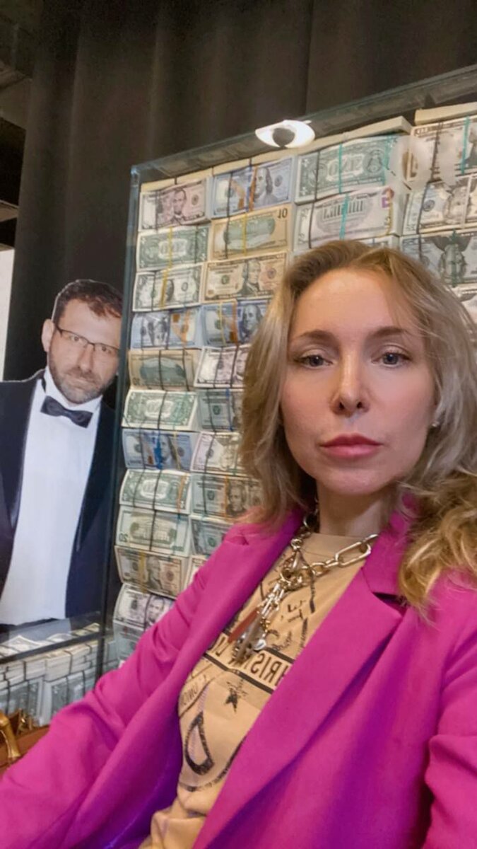 Сентябрь такой активный у меня.😜 НО…давайте по порядку. 🙏 Например, встреча кламперов (если не знаете, что это означает, пишите в комментариях, поясню).

Встреча ВООДУЩЕВЛЯЮЩАЯ, КРУТАЯ,
АКТИВНАЯ, ВОВЛЕКАЮЩАЯ, ЧЕРТОВСКИ МАГНИТИЧНАЯ!
И это не тусовка, и не обучалка, а питающая дискуссия и нетворкинг по ценностям. С радостью встретила
уже и давних знакомых, и новых, - замотивированных невероятным желанием жить, людей. 😍
Было приятно увидеться, обняться с любимыми подругами, посмотреть в глаза активным мужчинам, потому что движение Х10 – это про ПРОЦВЕТАНИЕ.

✔Инсайты и послевкусие:

⃣лучшая среда для развития - ОКРУЖЕНИЕ БЕЗОПАСНОЙ УЯЗВИМОСТИ
⃣высшие человеческие откровения происходят из глубокой чувственной связи с людьми
⃣уму насрать, что ты чувствуешь; поэтому одним умом к счастью не дойдёшь
⃣ты или делаешь, или ничего не меняется. Откладывание и вполсилы никогда не приведёт к процветанию
⃣И самое вкусное: ПОВОД, ЧТОБЫ БЫЛО ХОРОШО, НЕ НУЖЕН! 🌀

Что зацепило тебя? Ставь цифру, давай обсудим✅