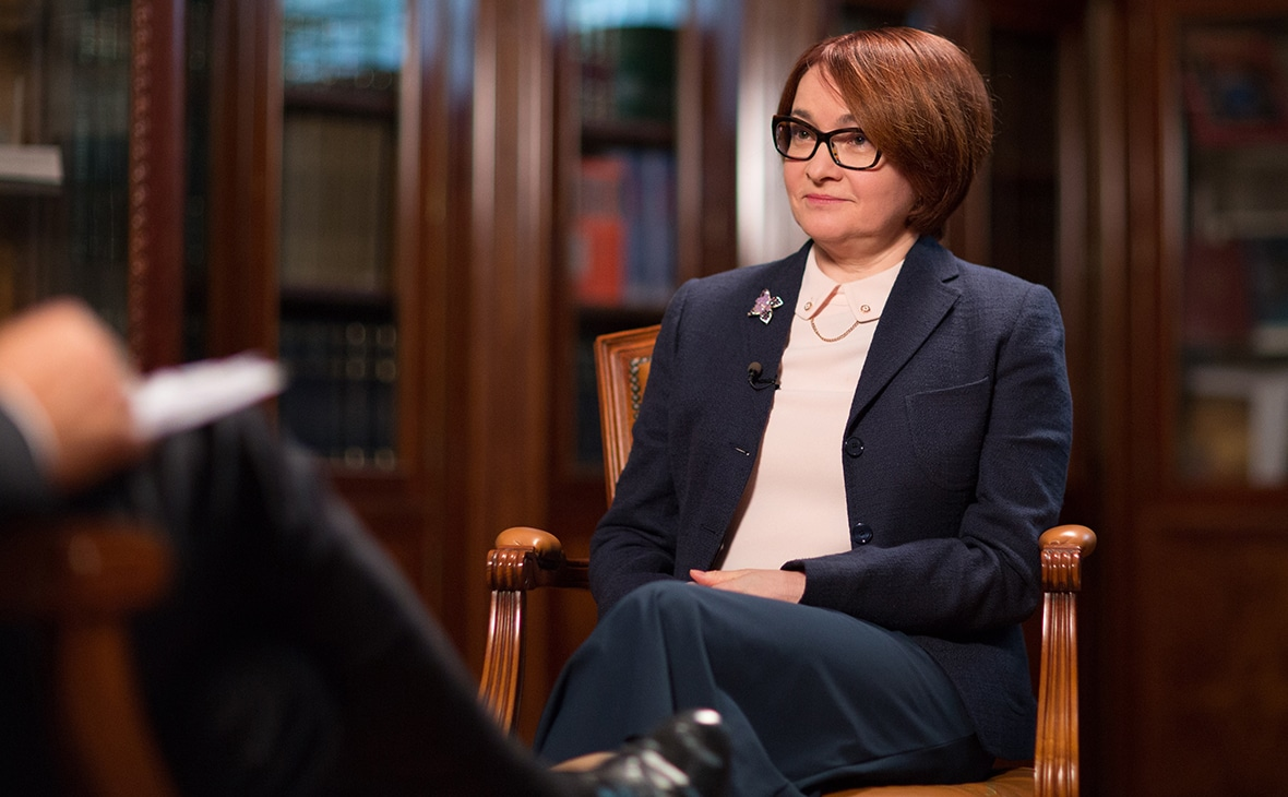 Эльвие Набиуллиной нравятся броши, но у неё сдержанный стиль в одежде