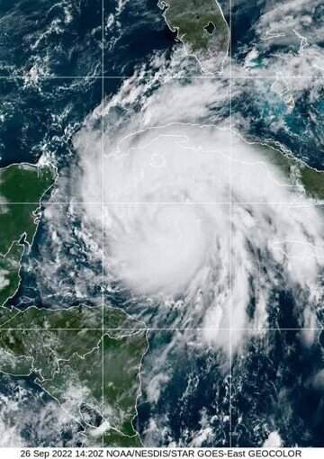    Листайте фото с мощнейшим ураганом. Источник: noaa.gov