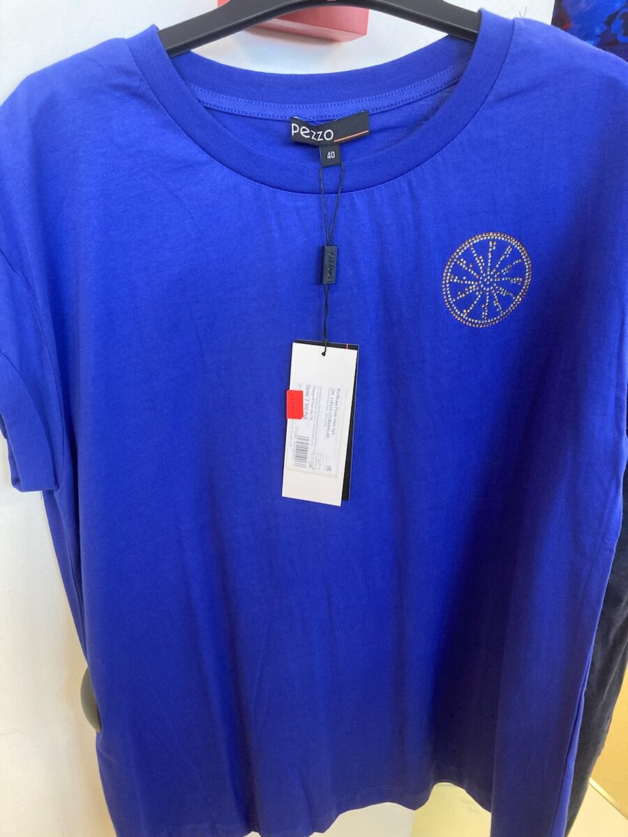 Вот эта марка. Хотя данная маечка вполне заслуживает внимания, стоимость плохо видна, кажется 1800. Но я езжу в ХЦ когда там дополнительные скидки☝️