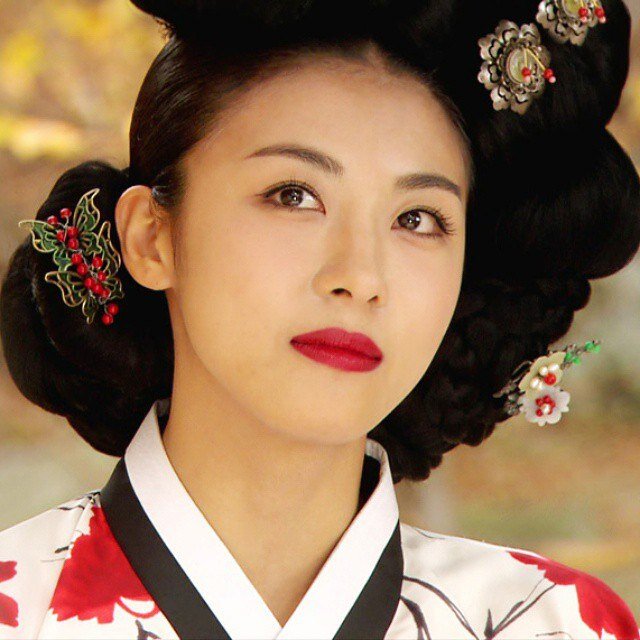 Актриса Ха Джи Вон в роли Хван Чжин И. Фотография из открытых источников