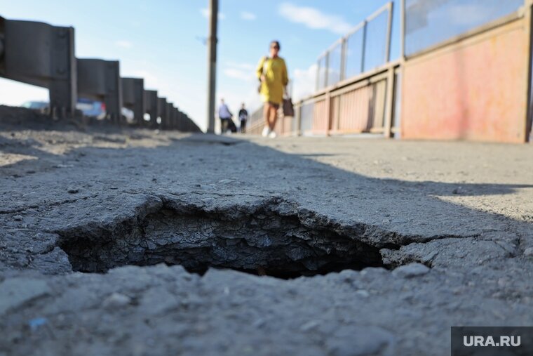    В Кургане с 15 февраля закрывают Чеховский мост на демонтаж (архивное фото)