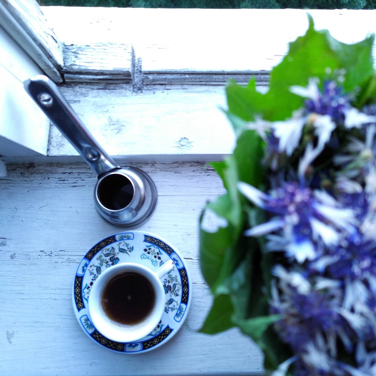 Твоя жизнь, как вагон по рельсам: ветер в лицо, в вагоне чистый воздух, и вообще, это твой вагон: хочешь - куришь, хочешь - нет. И неважно, куда сворачивают рельсы, если получаешь удовольствие от поездки. 