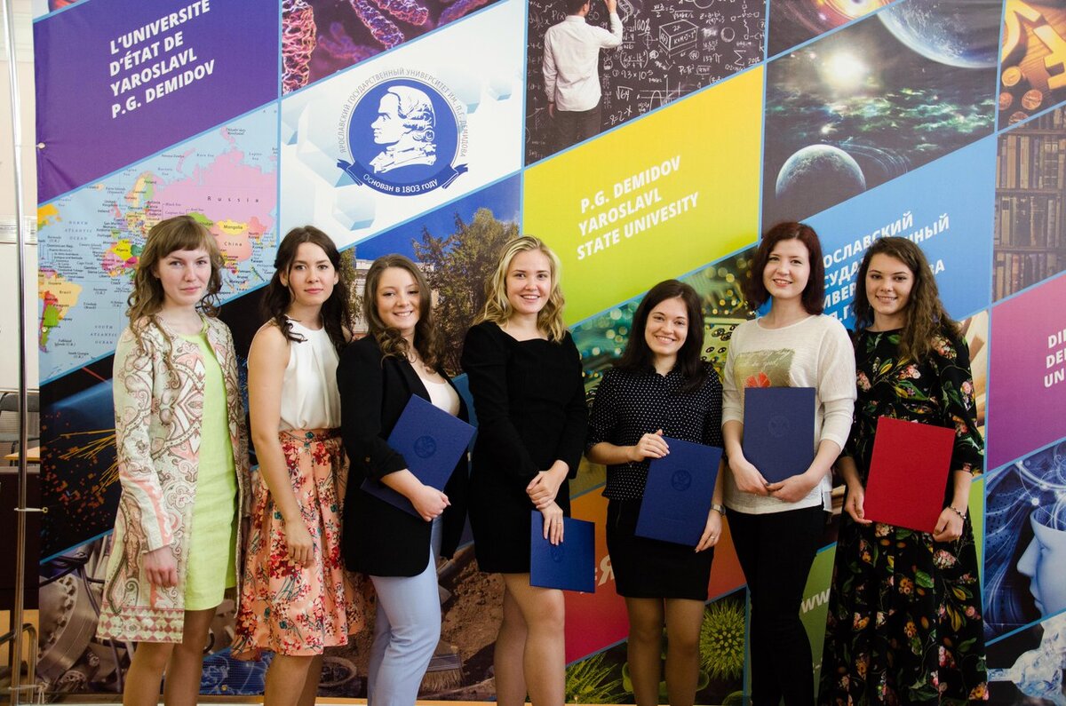 Счастливые и с дипломами - фото из 2017-го