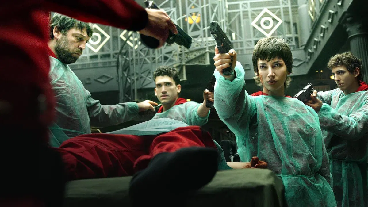 Бумажный дом лучшее. La casa de papel сериал. Бумажный дом сериал 5 сезон. La casa de papel 3 сезон. La casa de papel 5 сезон.