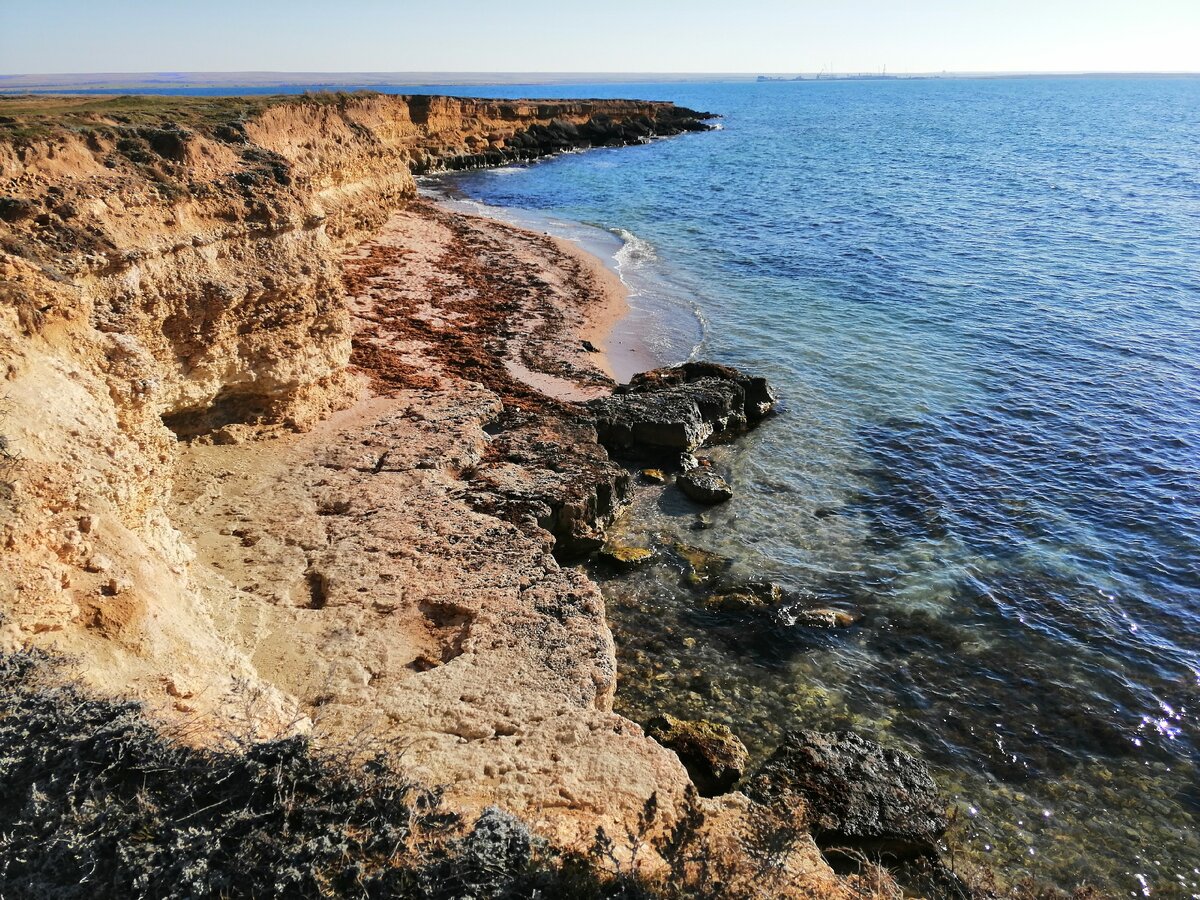 Скальные пляжи и открытое море на западе Крыма в Межводном | жизнь и Крым |  Дзен