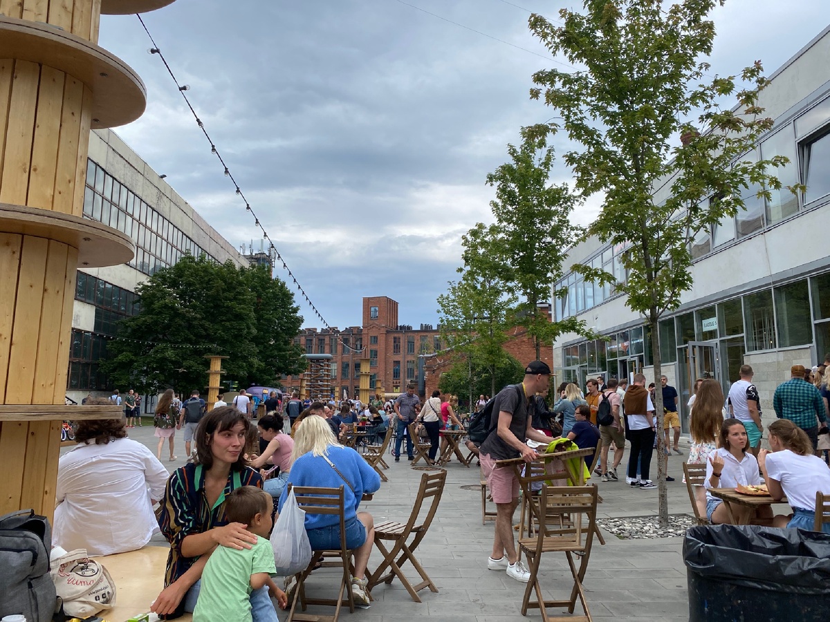 Вид на Севкабельпорт со стороны фудкорта