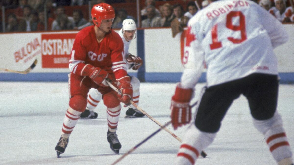 Игорь Ларионов в матче Кубка Канады против сборной хозяев турнира  (фото из Яндекс картинки)