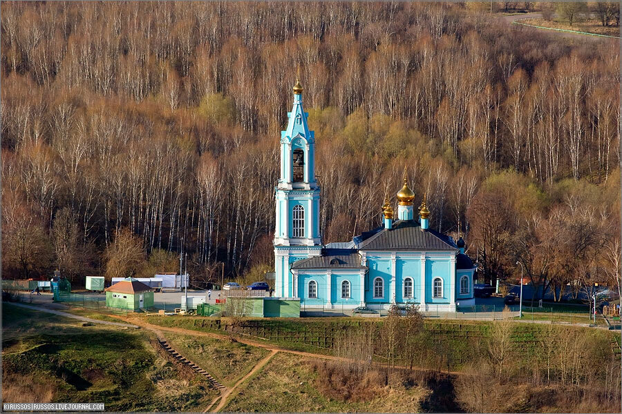 Богослужение на крылатских холмах. Храм Пресвятой Богородицы в Крылатском. Церковь Рождества Пресвятой Богородицы в Крылатском. Храм Крылатские холмы. Храм Рождества Пресвятой Богородицы в Крылатском щакат.