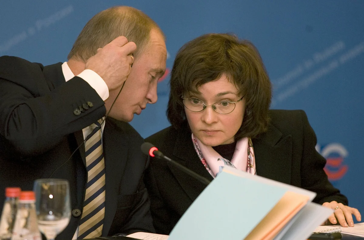 - Эльвир, я уже два раза говорил про укрепление рубля, теперь твоя очередь. - Да блин!