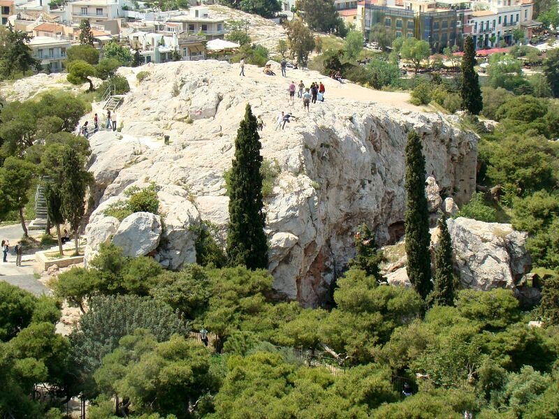 Ареопаг, Афины, вид с Акрополя. Современная фотография (Public Domain, Wikimedia)