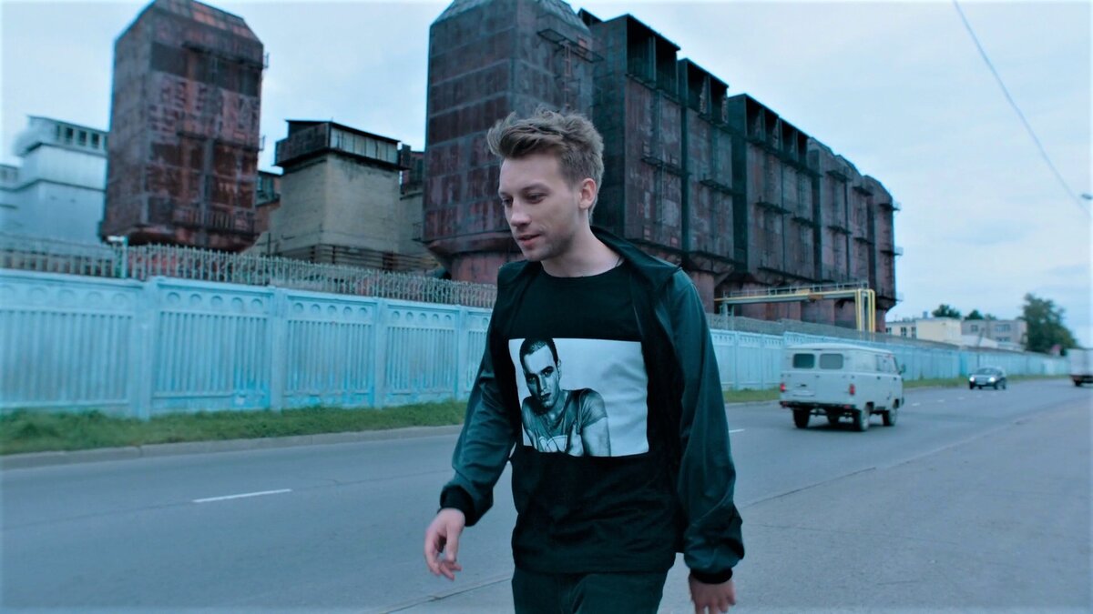 С постоянным Рентоном на футболке. Кадр из к/ф «Котел». 