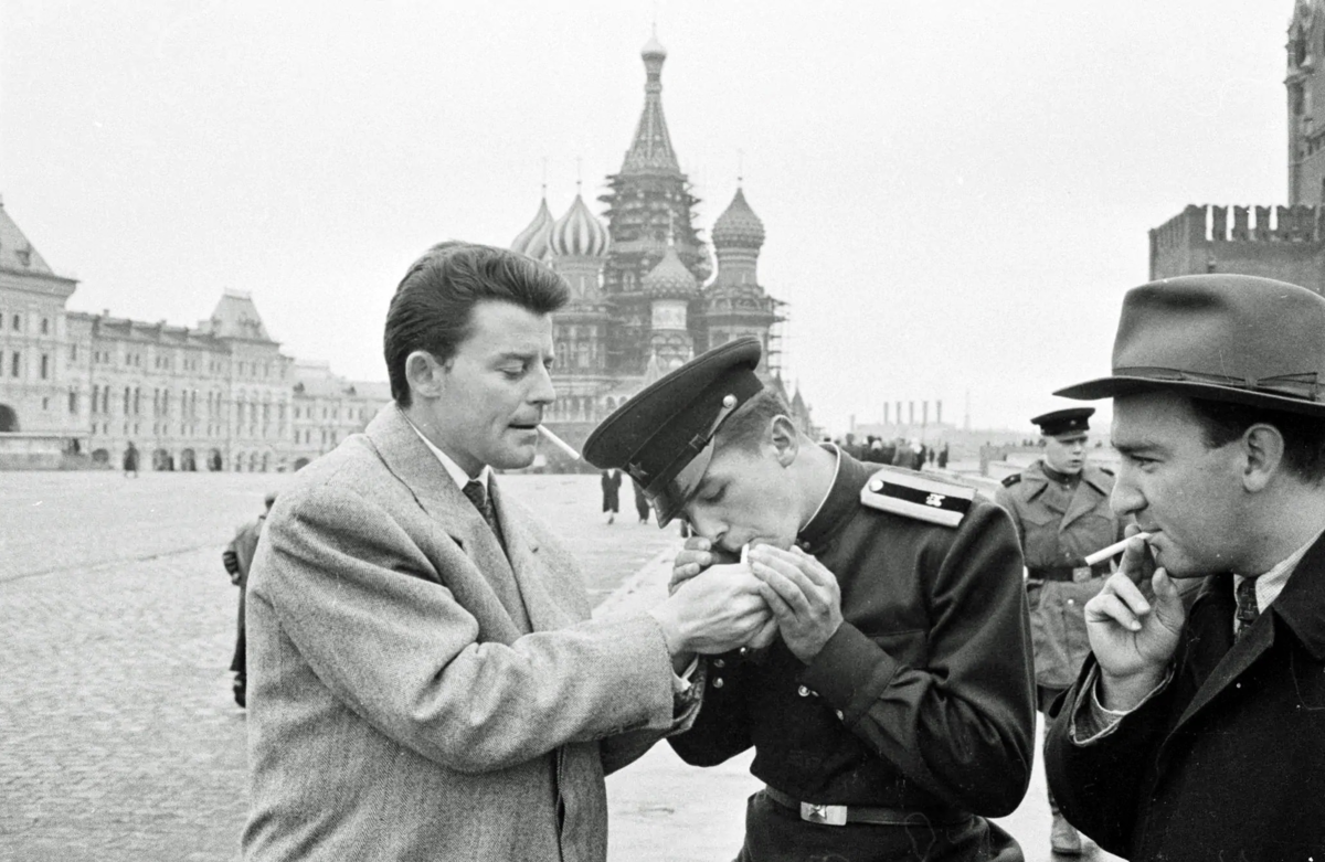 Советская неделя. Жерар Филипп в Москве. Жерар Филип в 1955 году. Жерар Филип в Москве фото. Похороны Жерара Филиппа.