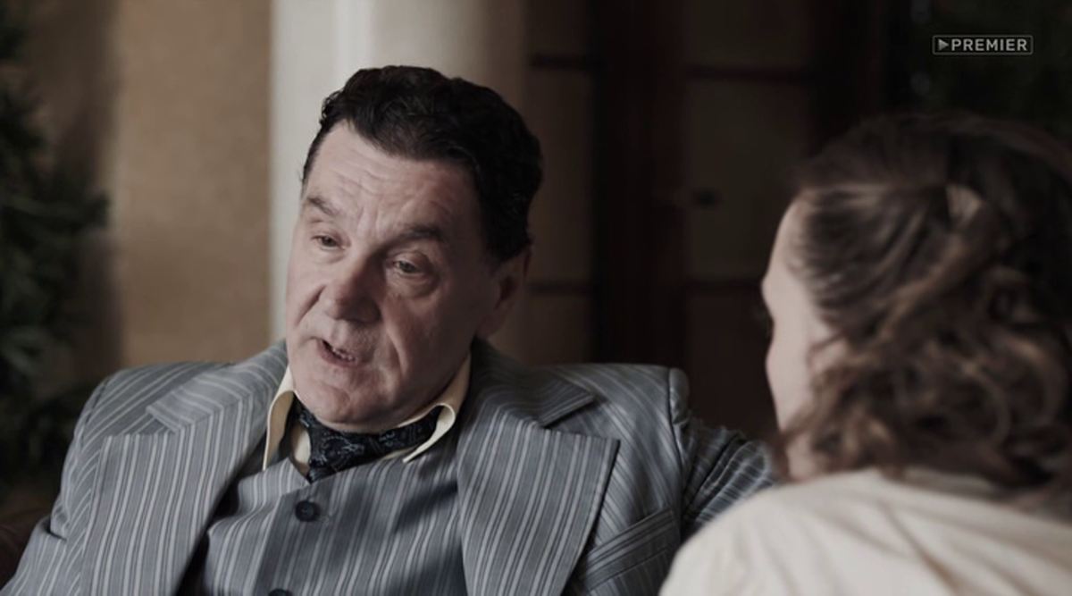 Это Константин Уманский. Сергей Маковецкий немного потерт и староват для исполнения роли этого блестящего дипломата.