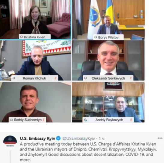 По-моему, все довольны. Почти все. Глава Житомира чего-то надулся. А, может быть, просто снимок неудачный.