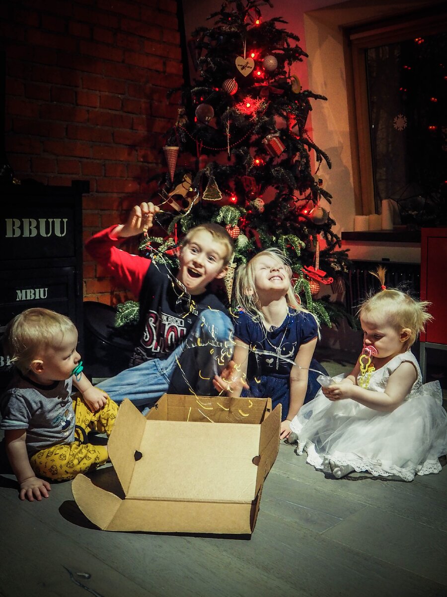 Подарков много не бывает!))