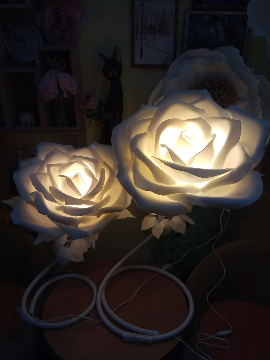 не знаю "жив" ли сейчас этот светильник, но дочь дарила его с радостью))