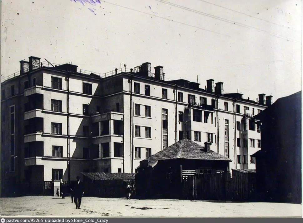 Дом №4 Б по 1-й Дубровской улице, 1927 - 1930 г. Источник pastvu.com.