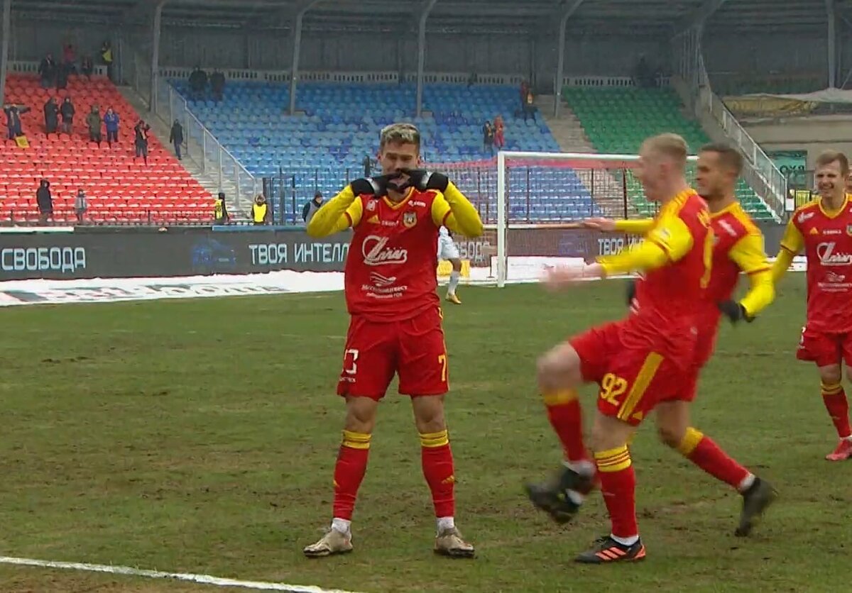 Александр Ломовицкий показывая ромб, напоминает о спартаковской принадлежности.