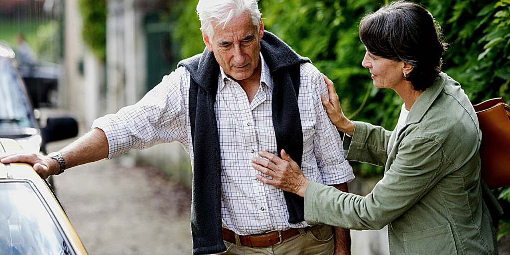 Слабость в ногах у пожилого человека.