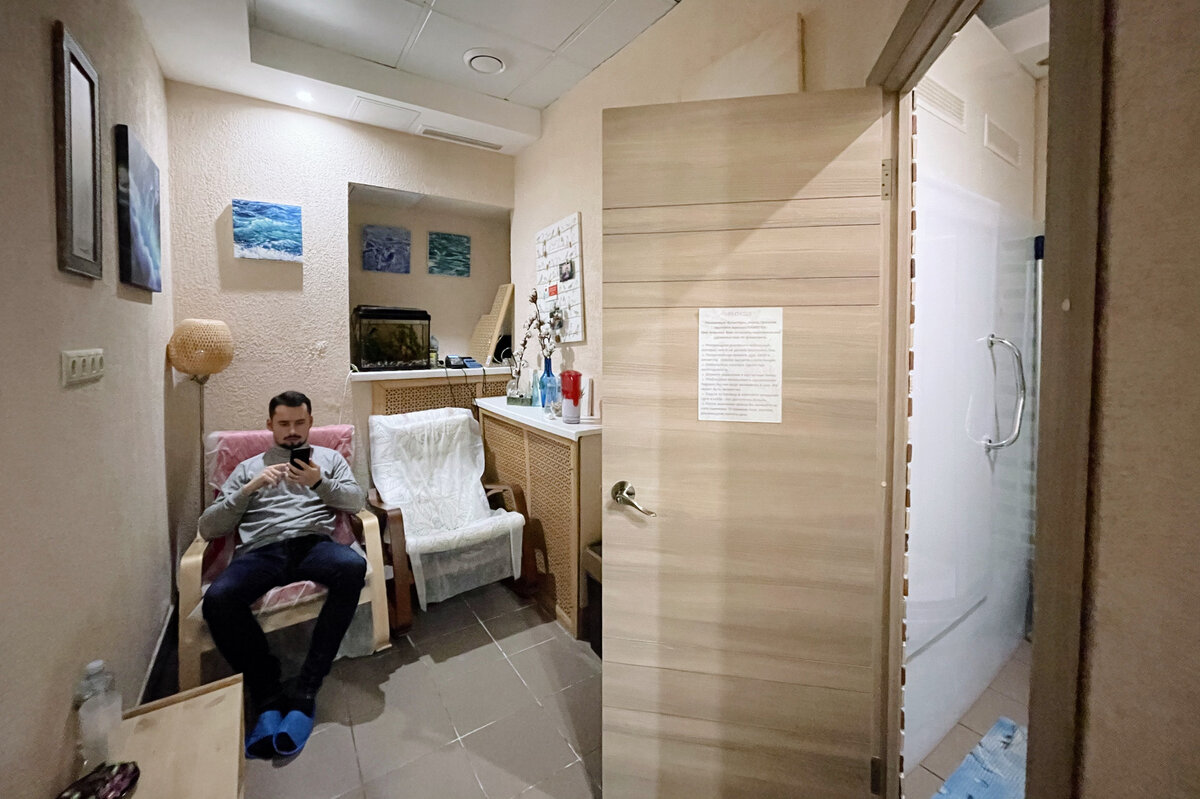 Листайте вправо, чтобы посмотреть все фото, в т.ч. самой камеры —>