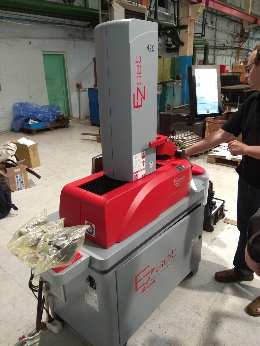 Ездил по разным местам и заводам. 