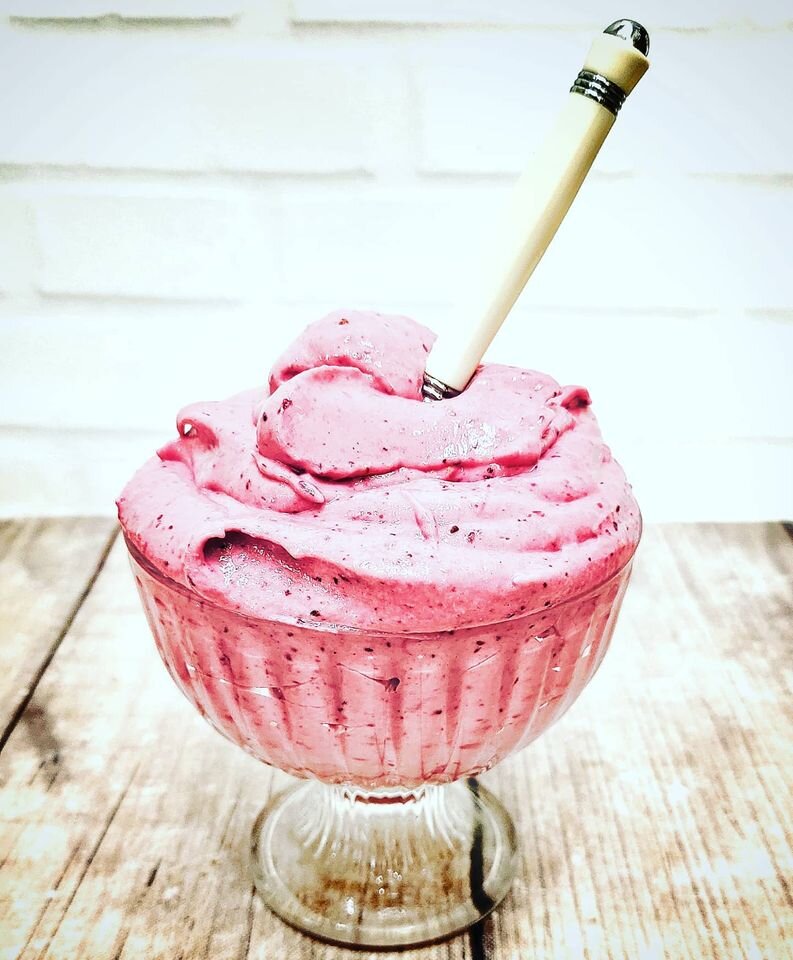 Я вычислила формулу идеального творожка из зелёной гречки! Он прекрасен. И по составу, и на вкус, и по консистенции ! Все просто 👇
Друзья, поставьте, пожалуйста ❤ Благодаря вашему сердцу, еще больше людей смогут питаться Полноценно.
Ингредиенты:
Гречка зеленая 1 стакан (вымоченной ночью)
Ягода 1 стакан ( многочисленные эксперименты показали, что микс черной смородины и красной малины идеален)
Бананы 2 шт
Кокосовое масло или урбеч 1 стл
Готовим:
Все ингредиенты смешать в блендере до гладкой консистенции. Ягода или бананы должны быть замороженными.
Всем тепла 🌞 добра 🙏 любви ♥
Пробовали такой творожок? Что ещё любите добавлять в него?
*****
Кокосовое масло для этого рецепта я заказываю на iHerb.
Скидка 5% по промокоду ANQ1004
*****
#творожокиззеленойгречки #зеленаягречка #веганскийтворог #ппперекус #веган #вегетарианскиерецепты #веганскиерецепты #правильноепитание #нутрициология #нутрициолог 