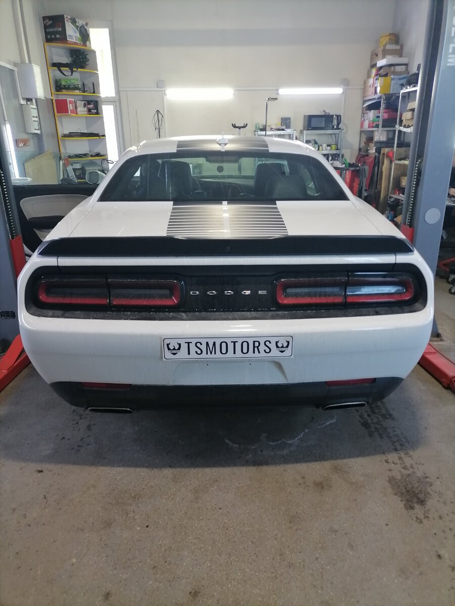 Карма Додж Челленджер.