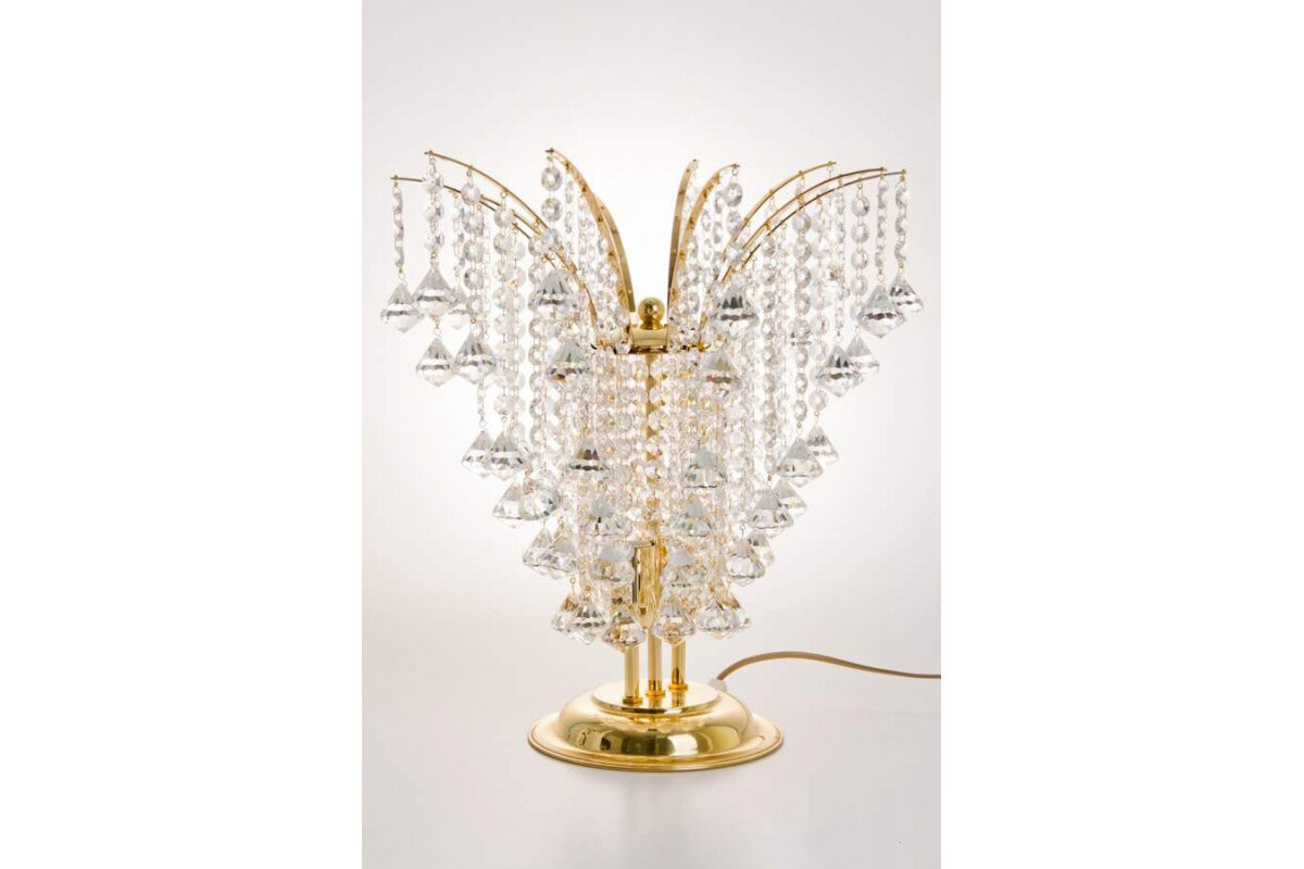 Светильник "Титания Люкс".                                                                                                                                  Светильник настольный хрустальный Титания Люкс золото. Произведено в Чехии фабрикой Титания Люкс.                  