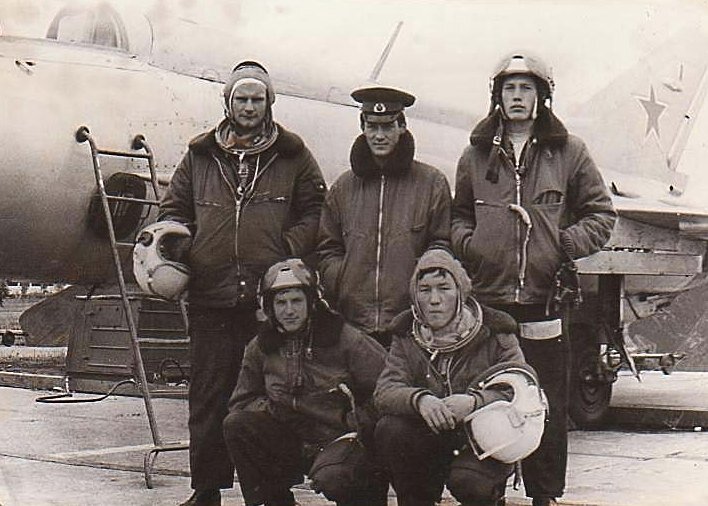 Байбагышев Ибрагим летит на сверхзвук. А Кейн Витя, видимо, фотографирует. Раз его нет в кадре. Архив автора.