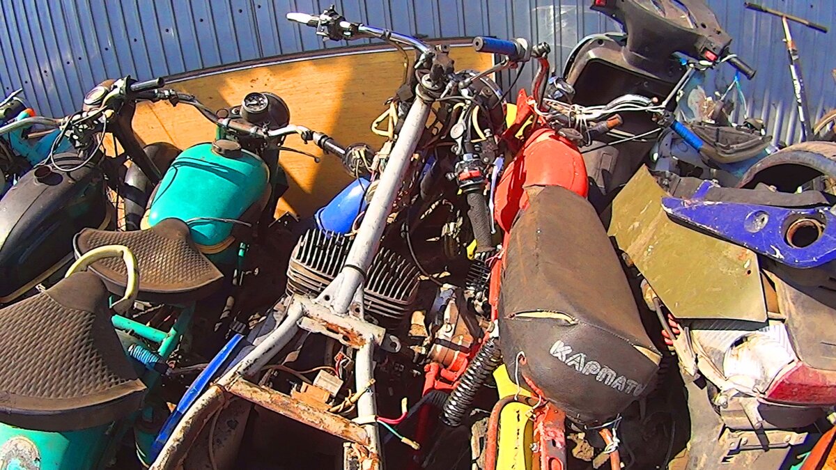 Восход, Урал, Иж Юпитер, Карпаты и китайский мопед.