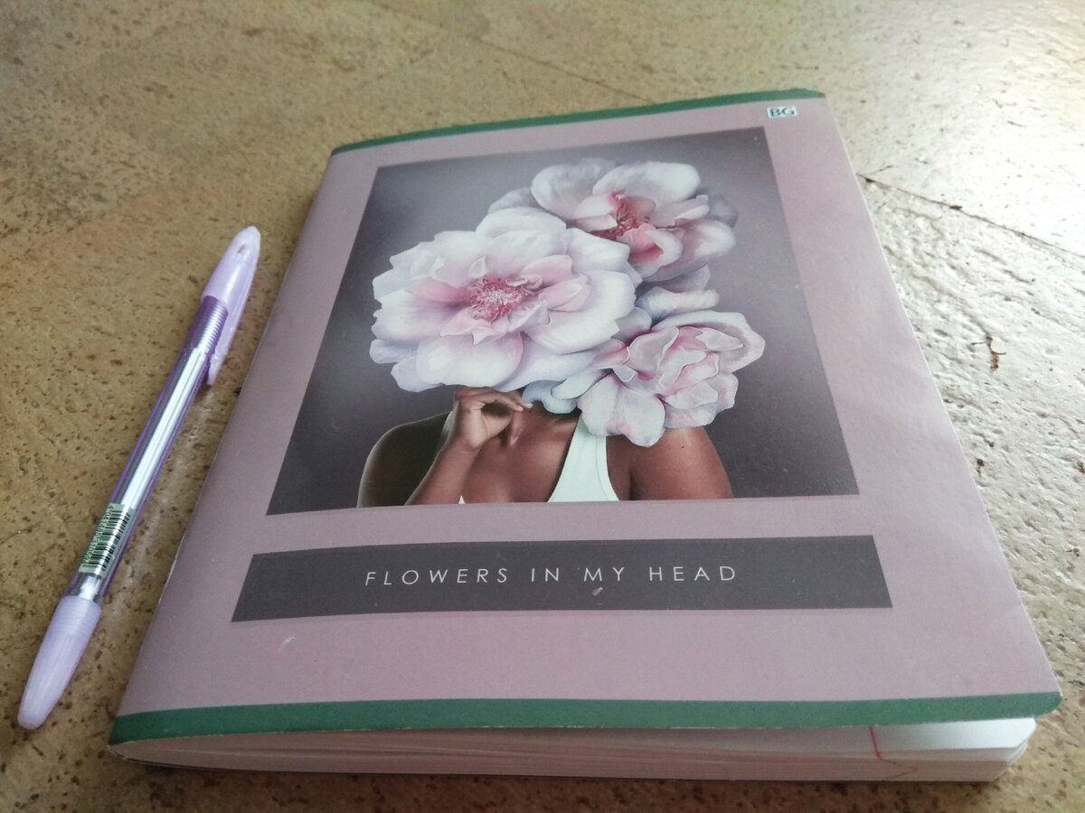 Это мой дневник успеха. Я решила, что в моей голове теперь будут жить цветы (читайте - похвалы, радость за себя, гордость, поддержка) вместо критики и обвинения. Flowers in my head.