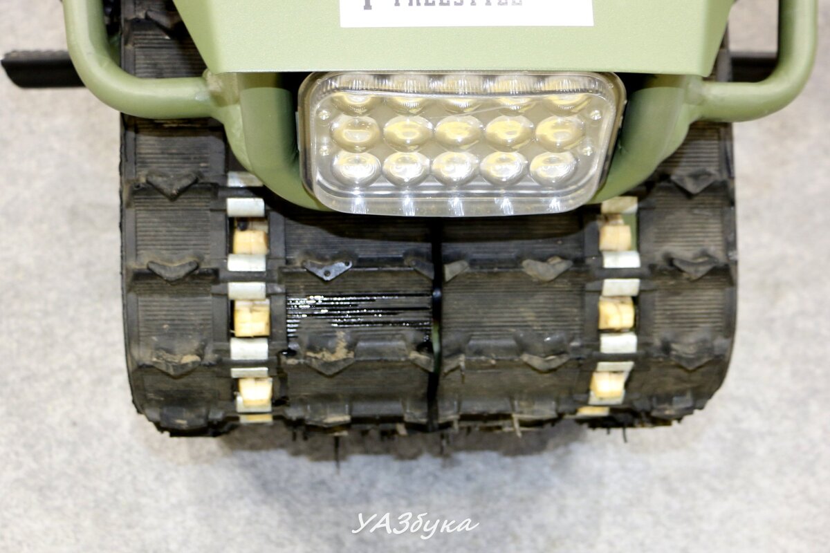 Вот так лучше видно две гусеницы