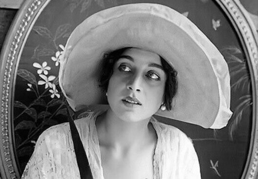 Вера Холодная