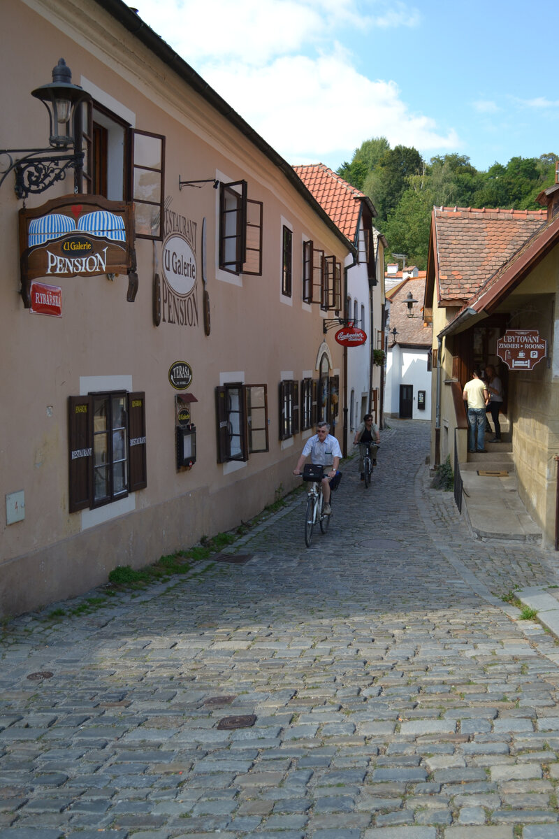 Редакции канала "Чемоданное настроение" посчастливилось застать прекрасные улочки города Чески-Крумлов. С удовольствием делимся фотографией.