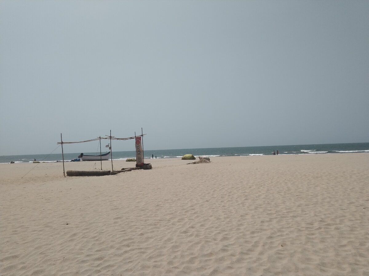 Безмятежный пляж Мандрем (фото автора)