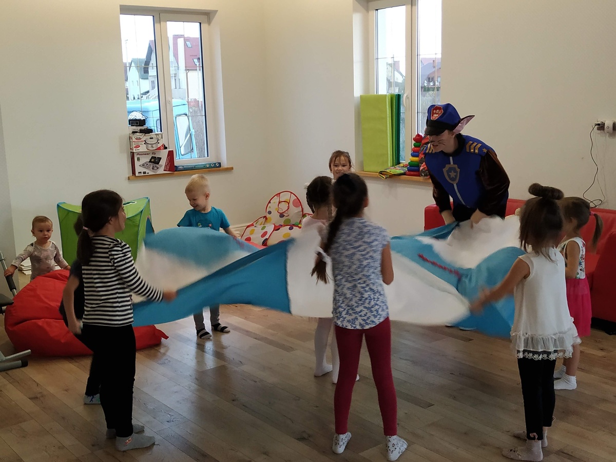 Дети очень любят играть