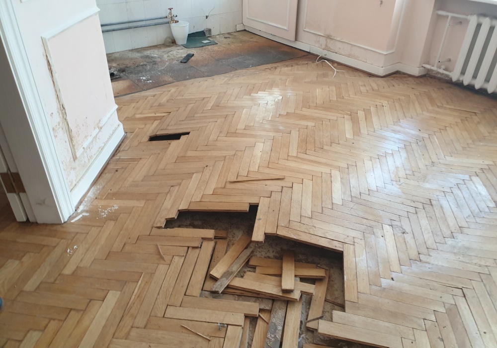 Что делать если паркет вздулся?