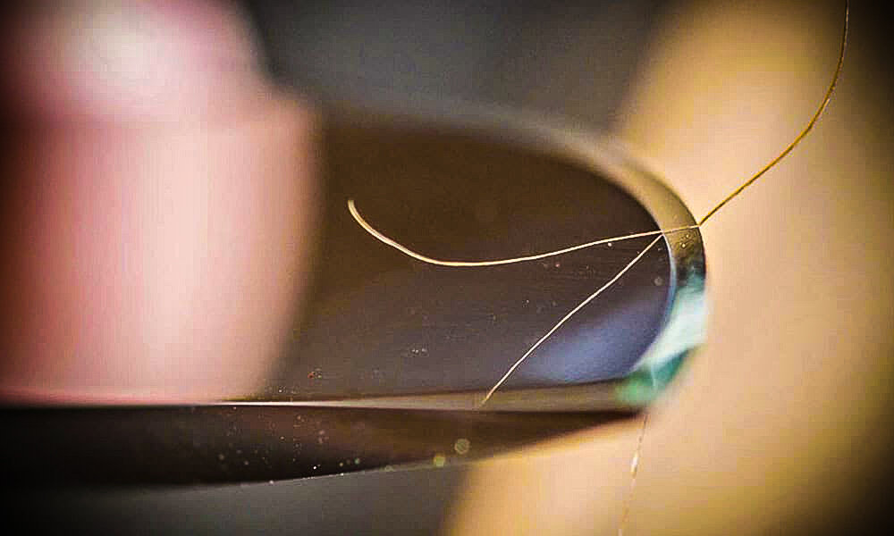 режет волос