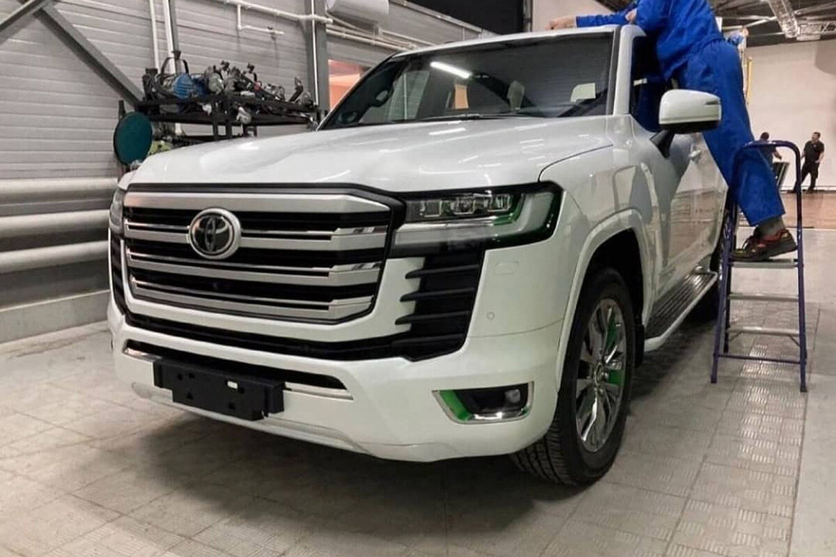 Toyota Land Cruiser 300, фото: instagram.com/hamad1two3