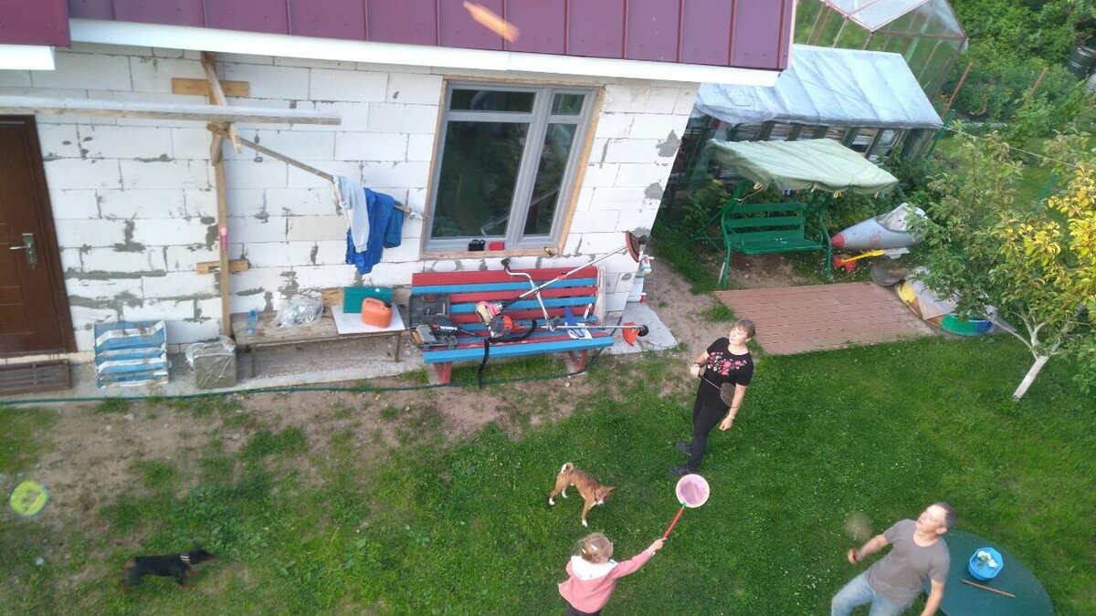 Мы с покрытием особо не церемонились, могли и газонокосилку положить