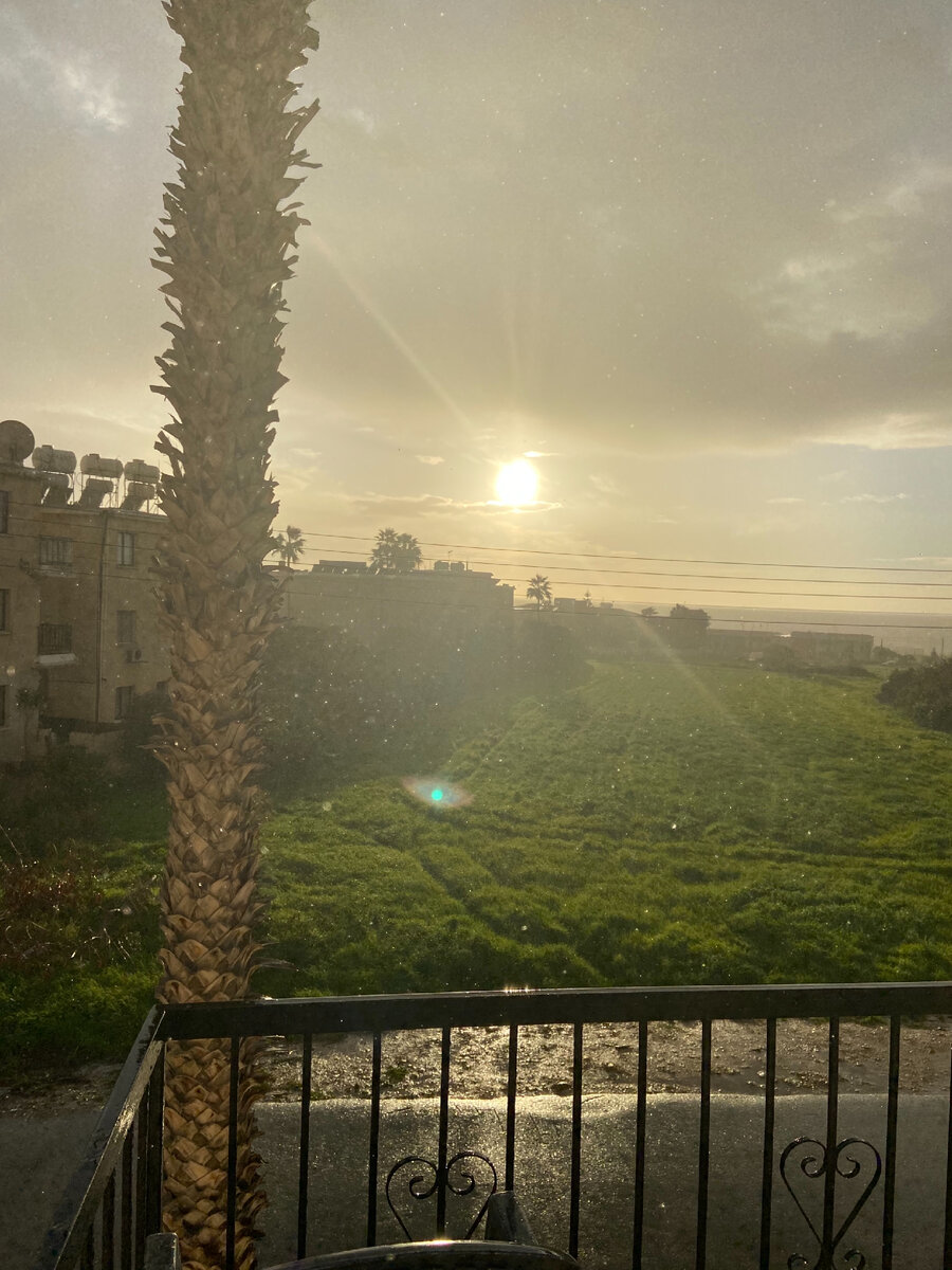 Ливень и солнце, это нормальное явление для Кипра.