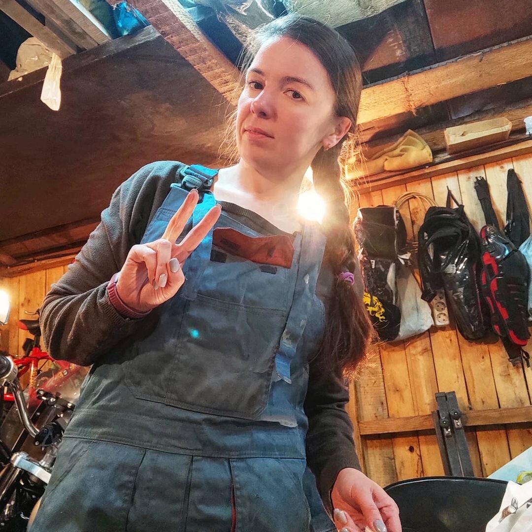 Рабочий комбинезон мужа оказался мне почти как раз)