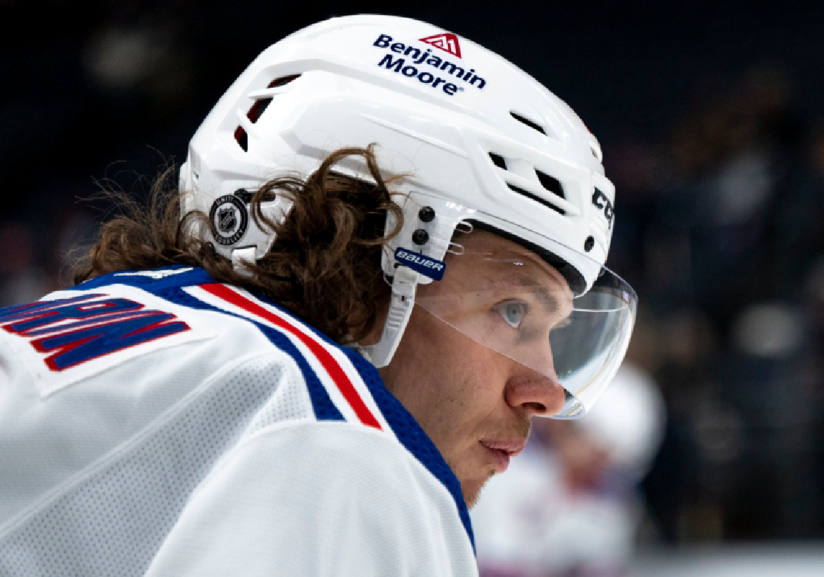 Артемий Панарин бьется с Кириллом Капризовым за звание лучшего российского бомбардира НХЛ.