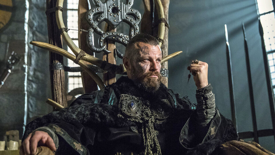 король викингов. король викингов. король эгберт викинги. король викингов. меч у основания как змея ярл.