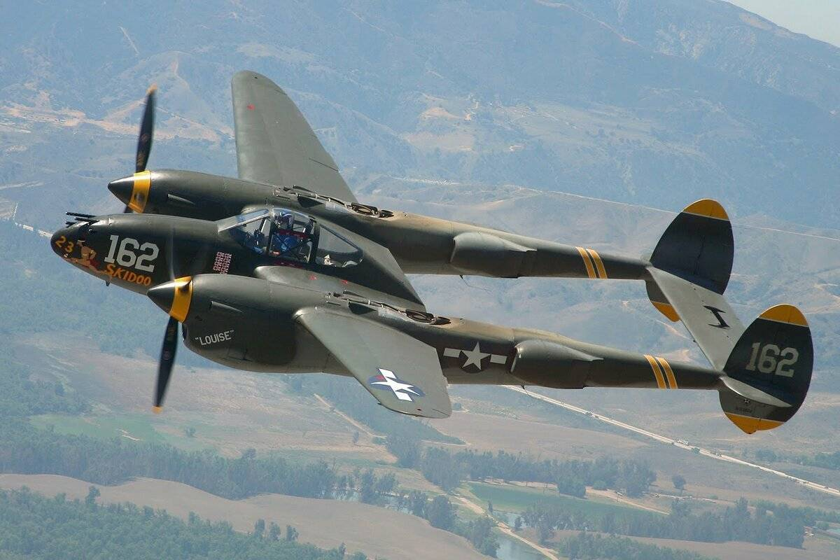Известные истребители. Lockheed p-38 Lightning. Локхид п 38 Лайтнинг. Самолёт p-38 Lightning. П-38 Лайтинг.