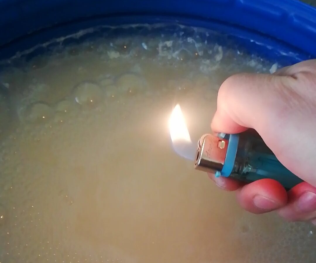 Брага отбродила если пламя не погаснет?!