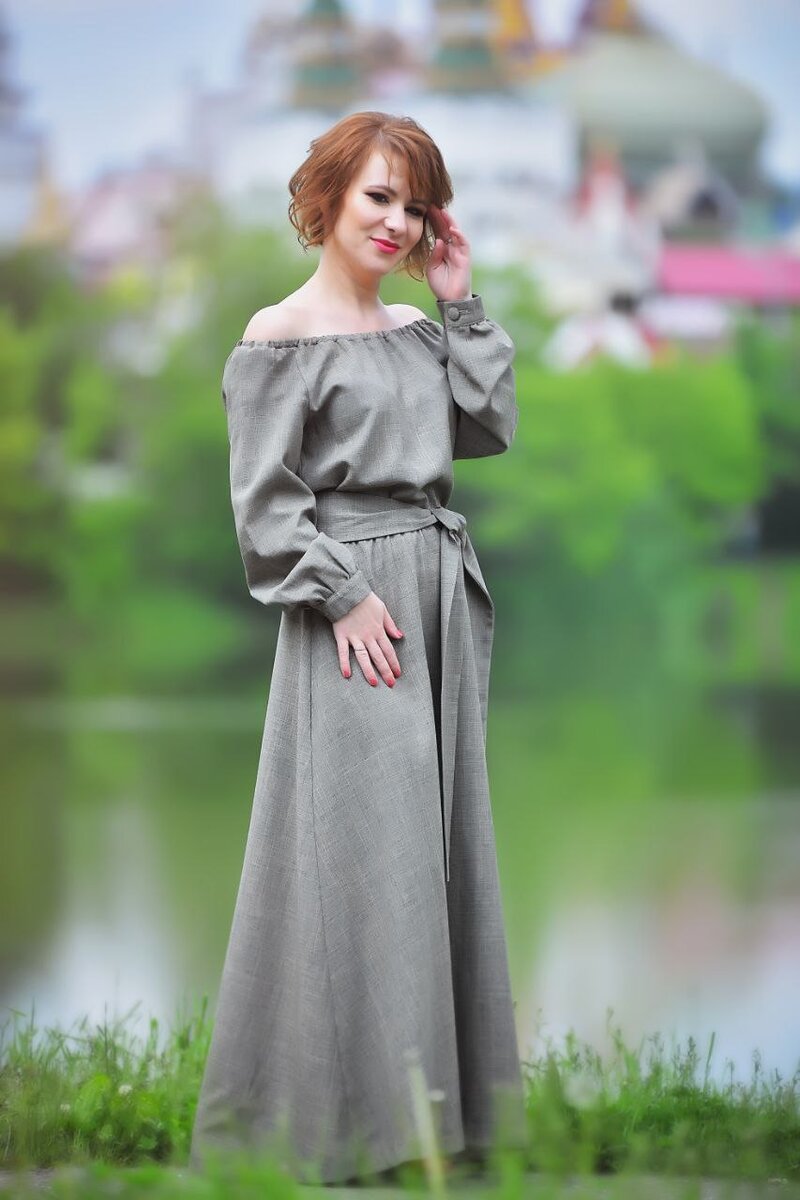 В Москве есть одно чудесное местечко - это Измайловский Кремль. Там представлены разные ремесла и сказочные палаты. Вы там были? На фото я на фоне сказочного Кремля.