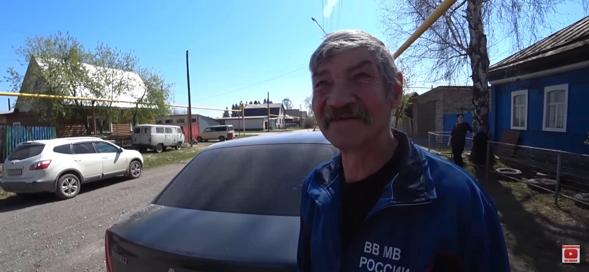 Дядя Толя играл в мяч